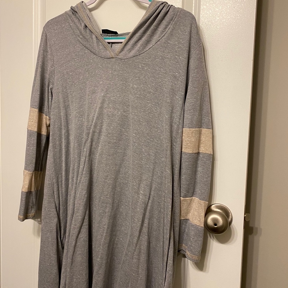 3/4 hoodie t shirt